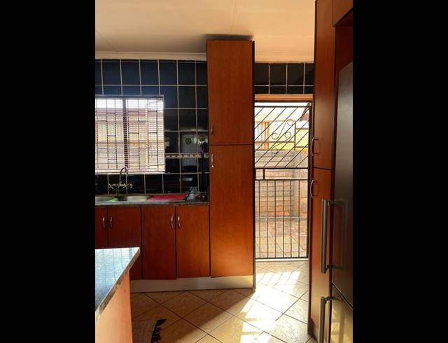 3 BEDROOM HOUSE FOR SALE IN THE ORCHARDS